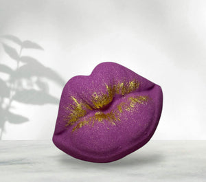 Hot Lips Bath Bomb
