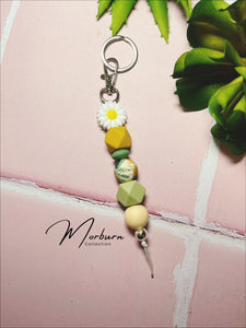 White with green Daisy key ring