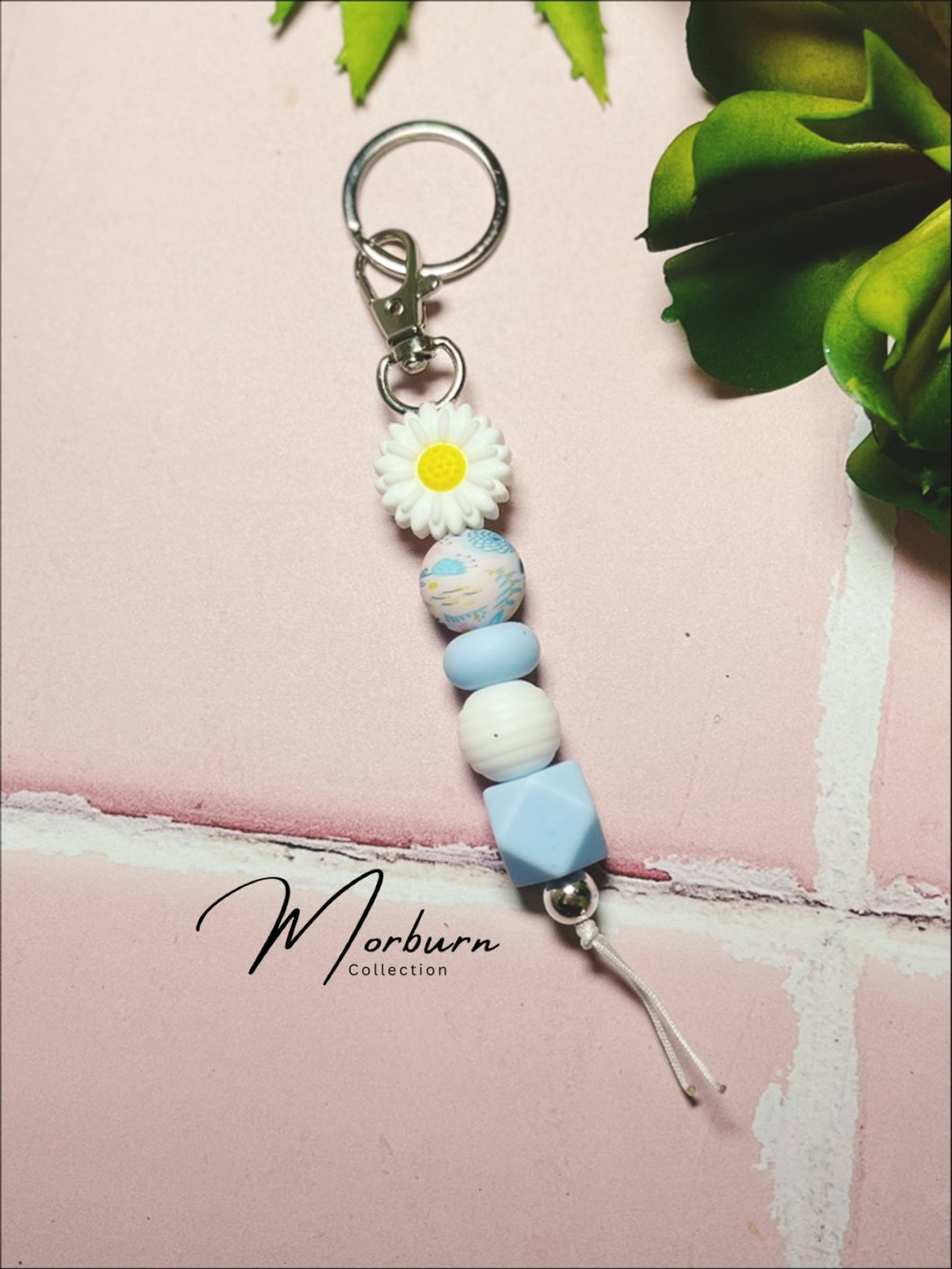 White with Blue Daisy key ring